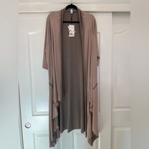 Qué mauve two tone duster size 6